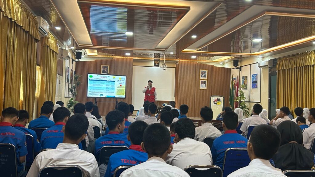 Antisipasi Kebakaran dan Banjir, PLN Edukasi Pelajar SMKN 34 Jakarta